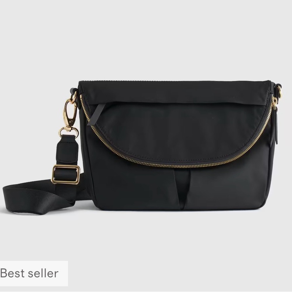 Quince Revive Nylon crossbody travel bag, black
